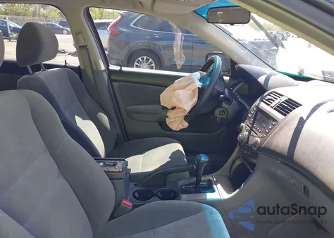 2005 Honda Accord 2.4 Ex z USA, uszkodzony, nr VIN 1HGCM567X5A173921